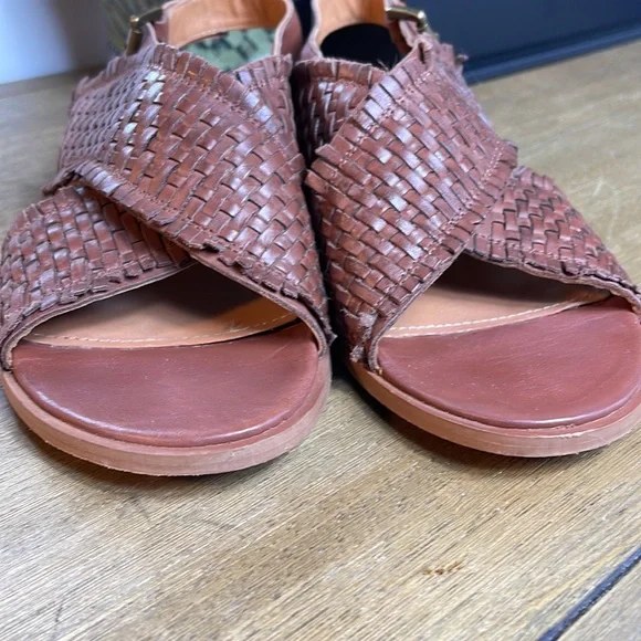 VINTAGE FOUNDRY CO. LEATHER SANDALS - Picture 4 of 9